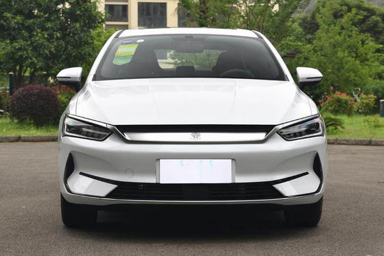 400-600KM Compact Byd Qin Plus Ev 4 ประตู 5 ที่นั่งประสิทธิภาพสูง