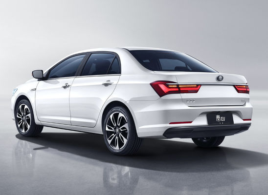4 ประตู 5 ที่นั่ง BYD EV รถ Byd Qin Ev 400-450KM นั่งสบาย