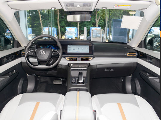 400KM Dongfeng Fengshen E70 รถยนต์ไฟฟ้าขนาดเล็ก 4 ประตู 5 ที่นั่ง