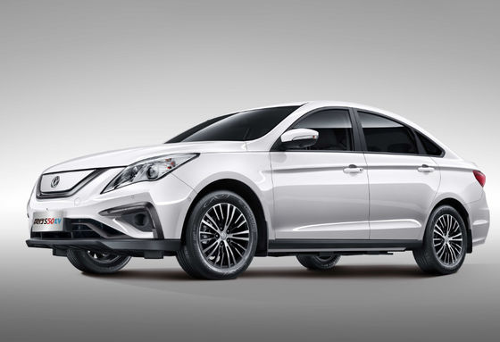 Fengxing S50 Dongfeng Motor Electric Vehicle 415KM ขนาดกะทัดรัด 4 ประตู 5 ที่นั่ง