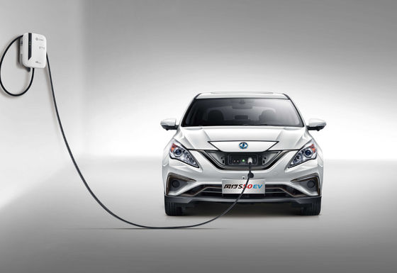 Fengxing S50 Dongfeng Motor Electric Vehicle 415KM ขนาดกะทัดรัด 4 ประตู 5 ที่นั่ง