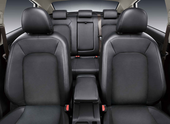 Fengxing S50 Dongfeng Motor Electric Vehicle 415KM ขนาดกะทัดรัด 4 ประตู 5 ที่นั่ง