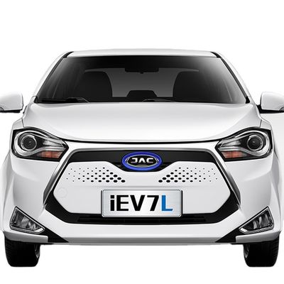 4 ประตู 5 ที่นั่ง JAC รถยนต์ไฟฟ้า 320KM JAC IEV7L รถ Ev ขนาดเล็ก
