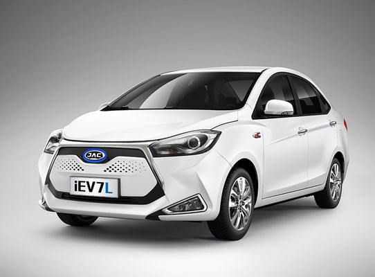 4 ประตู 5 ที่นั่ง JAC รถยนต์ไฟฟ้า 320KM JAC IEV7L รถ Ev ขนาดเล็ก