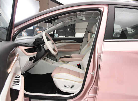 Geometry M6 รถยนต์ไฟฟ้า Geely Geely Ev Suv 400-550KM 0.5h การชาร์จอย่างรวดเร็ว