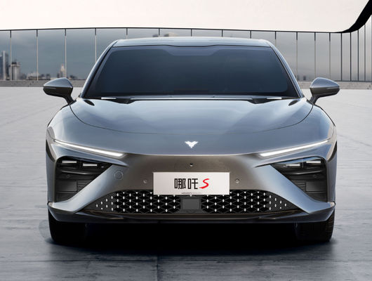 650-715KM Nezha รถยนต์ Hozon NETA S รถยนต์ไฟฟ้า 4 ประตู 5 ที่นั่ง