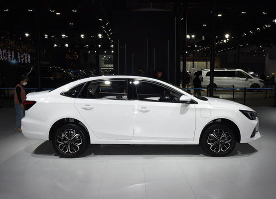 0.5H การชาร์จด่วน SAIC มอเตอร์รถยนต์ไฟฟ้า Roewe I6 MAX EV 502-605KM