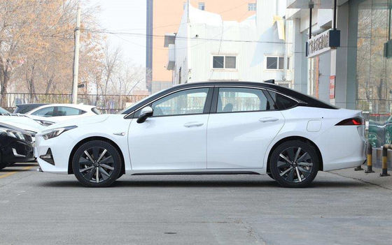 Guangqi Yilue EA6 รถยนต์ไฟฟ้าซีดาน 510KM 4 ประตู 5 ที่นั่ง 0.78H ชาร์จเร็ว