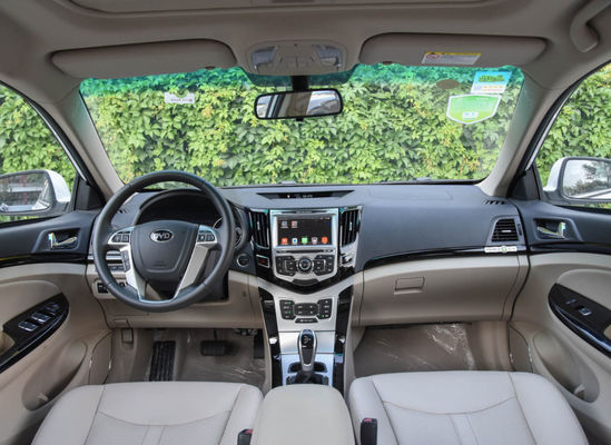 305KM 400KM BYD E5 EV ไฟฟ้าล้วนประสิทธิภาพสูง 4 ประตู 5 ที่นั่ง