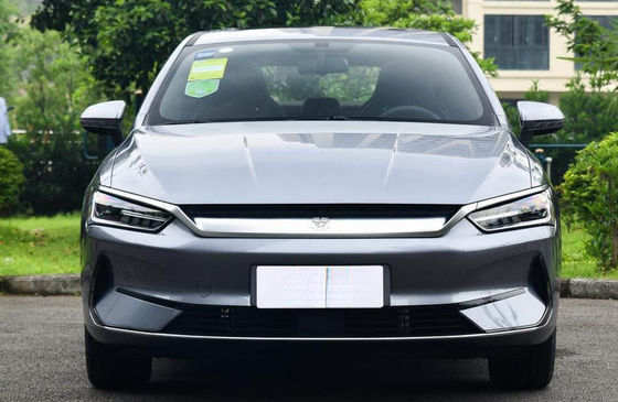 400-600KM Compact Byd Qin Plus Ev 4 ประตู 5 ที่นั่งประสิทธิภาพสูง