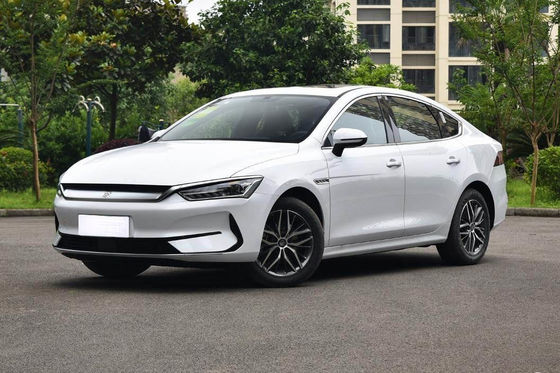 400-600KM Compact Byd Qin Plus Ev 4 ประตู 5 ที่นั่งประสิทธิภาพสูง