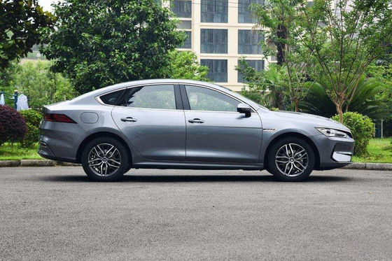 400-600KM Compact Byd Qin Plus Ev 4 ประตู 5 ที่นั่งประสิทธิภาพสูง